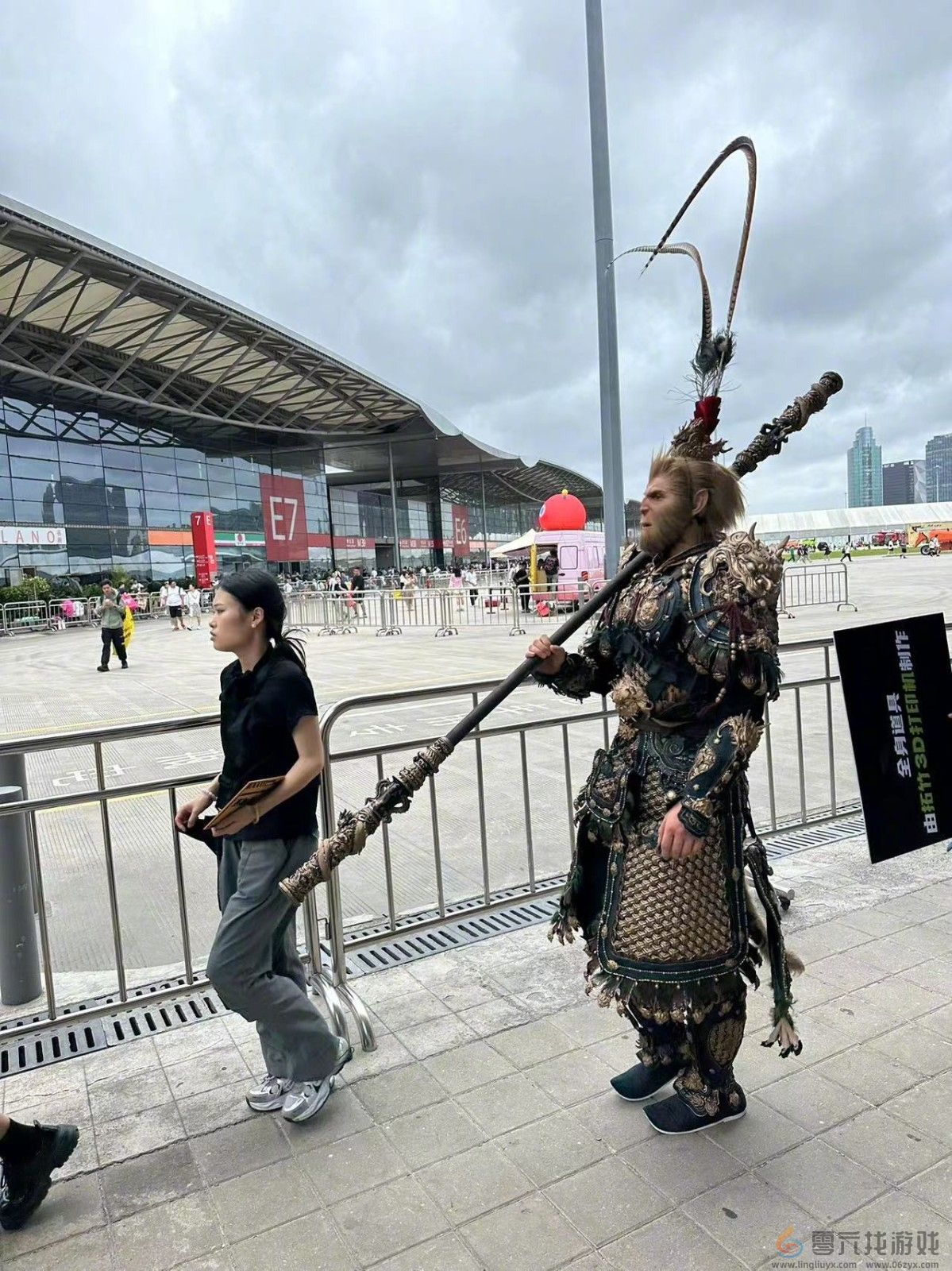 《黑神话：悟空》天命人Cos 妆容和服装非常还原(图6)